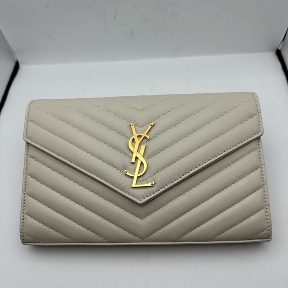 CLASSIC CASSANDRE CHAIN WALLET IN GRAIN DE POUDRE LEATHER - Picture 3 of 9